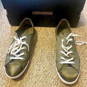 Green converse size 9